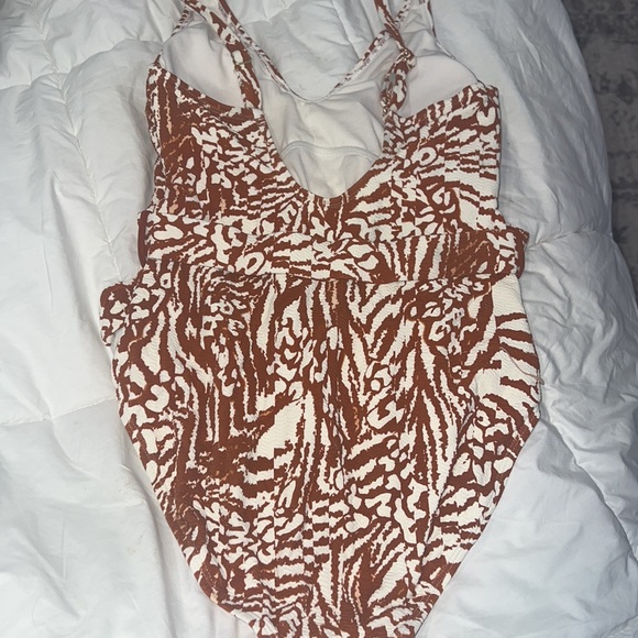 Patterned one piece bathing suit - Picture 2 of 2